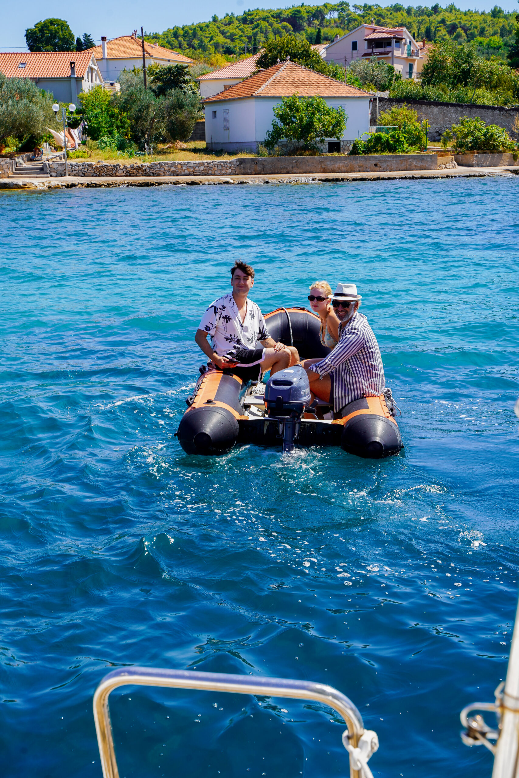 Ausflug vom Katamaran Eragon mit dem Dinghy